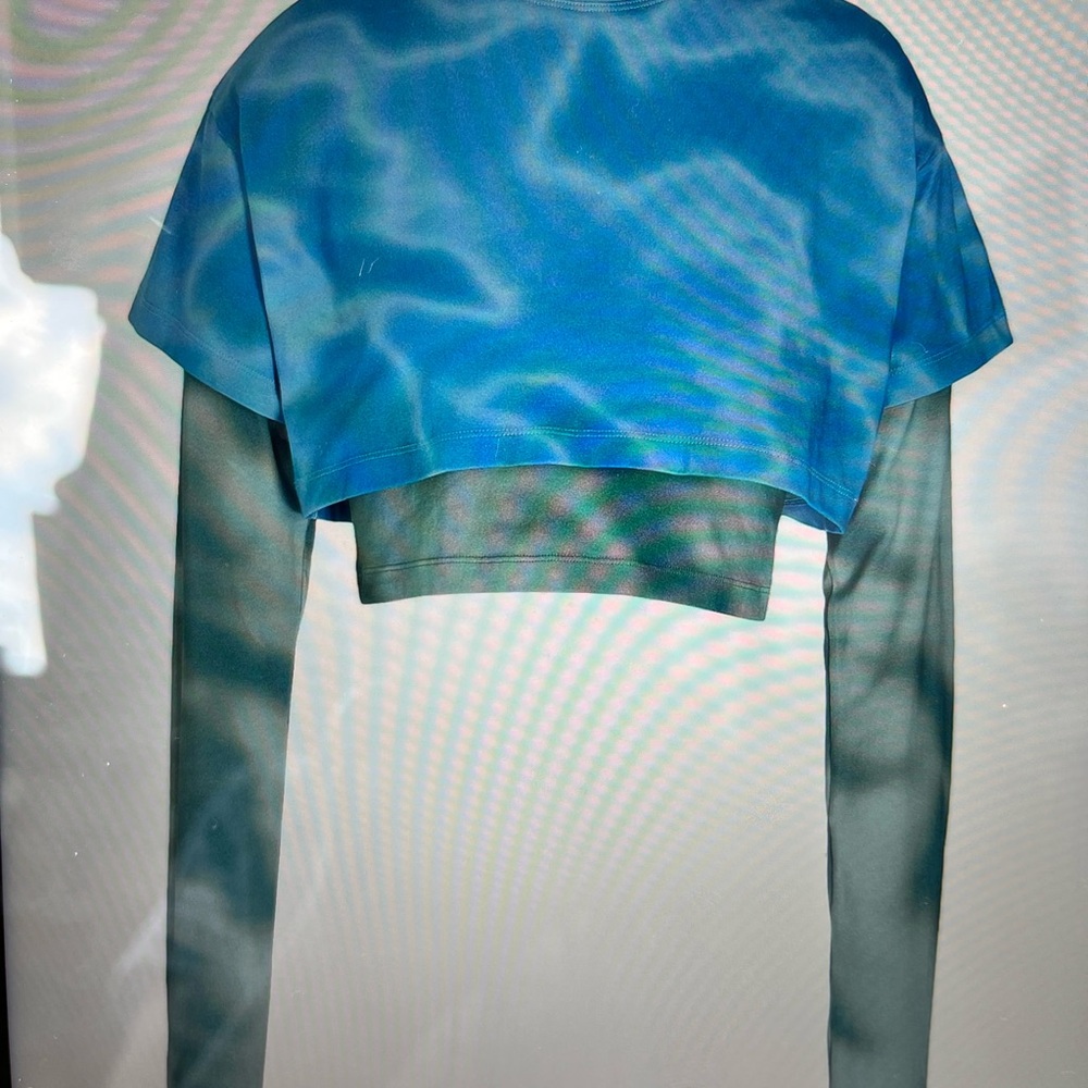 Crop top tie-dye printed double layer tee shirt.